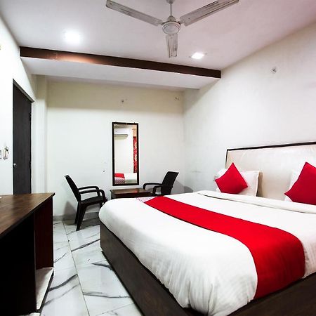 Oyo 44174 Hotel Mid Town Prime Harthala Kültér fotó