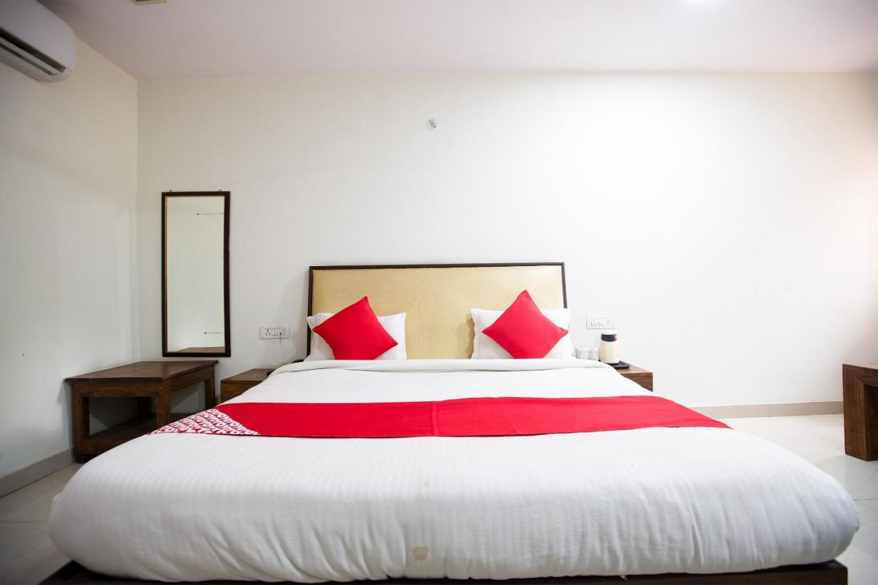 Oyo 44174 Hotel Mid Town Prime Harthala Kültér fotó