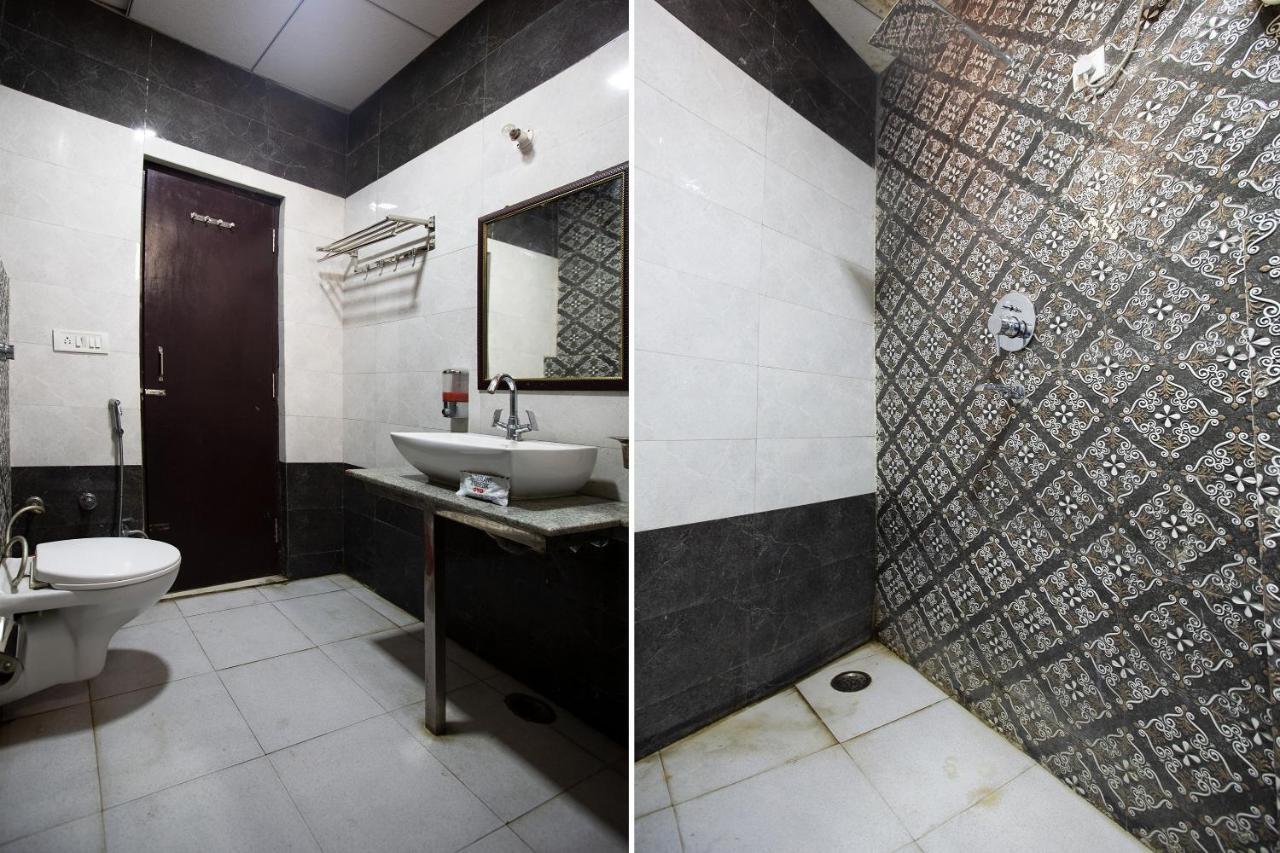 Oyo 44174 Hotel Mid Town Prime Harthala Kültér fotó