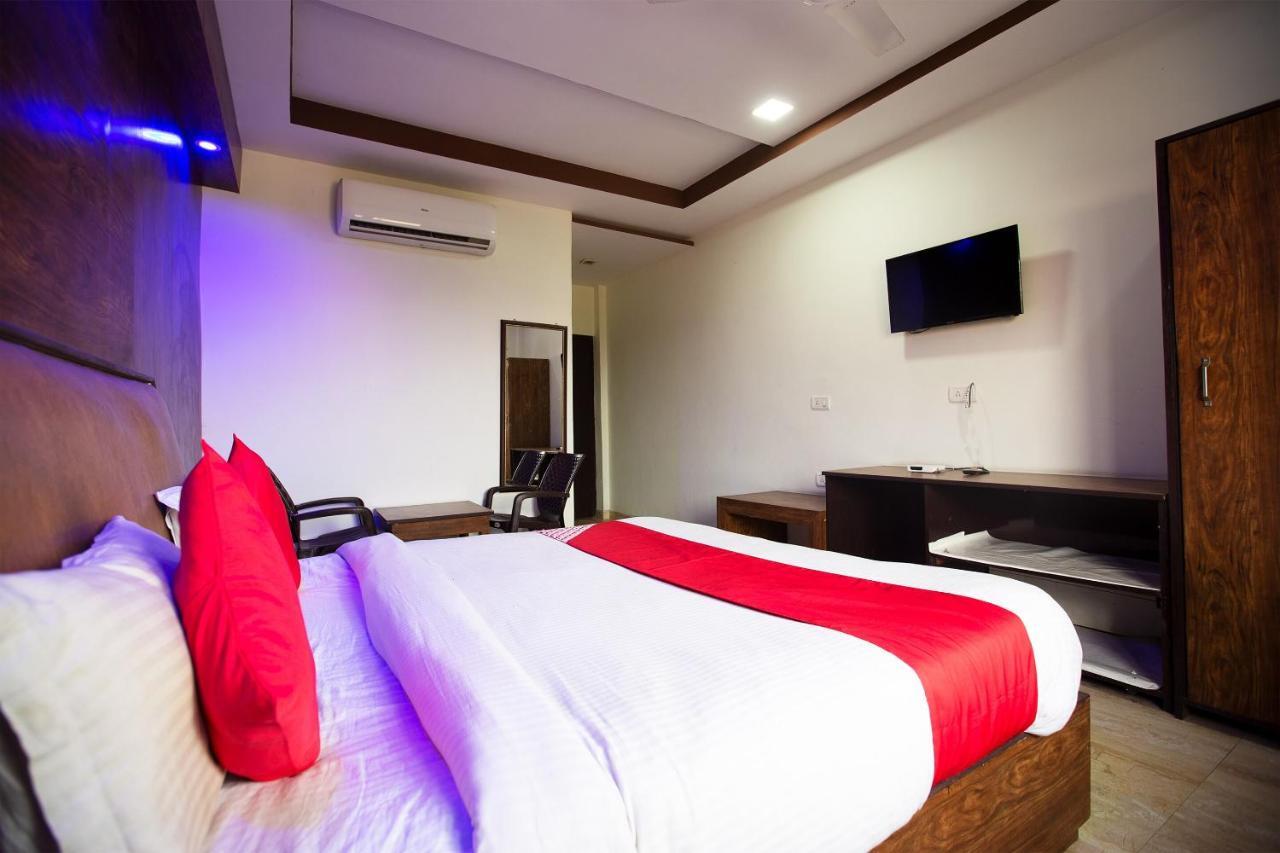 Oyo 44174 Hotel Mid Town Prime Harthala Kültér fotó