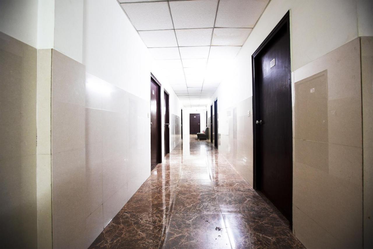 Oyo 44174 Hotel Mid Town Prime Harthala Kültér fotó