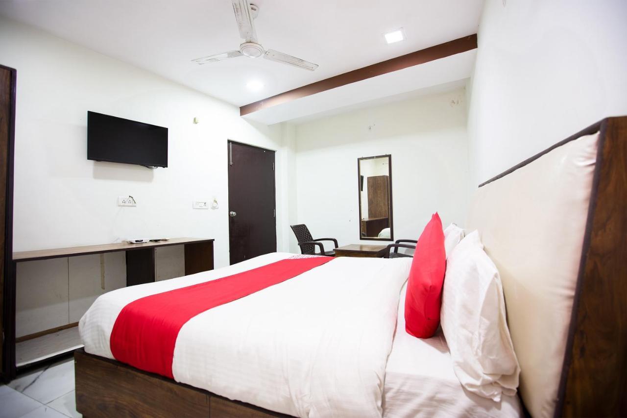 Oyo 44174 Hotel Mid Town Prime Harthala Kültér fotó