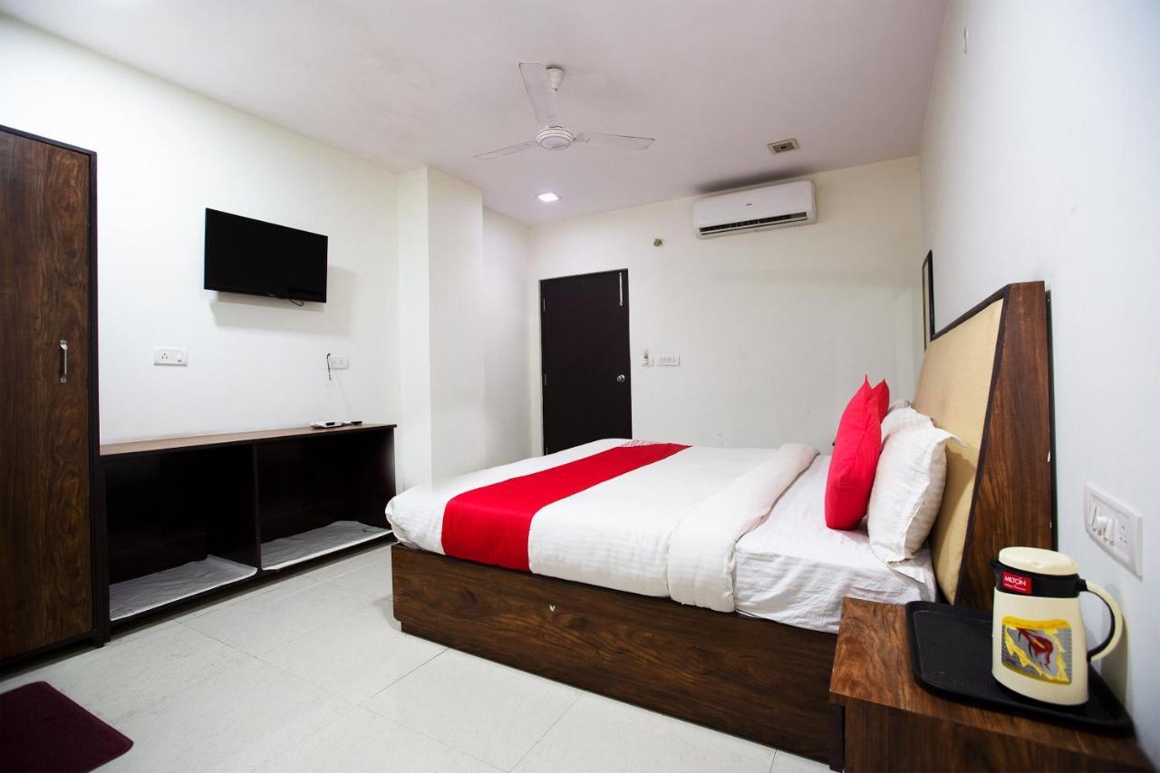 Oyo 44174 Hotel Mid Town Prime Harthala Kültér fotó
