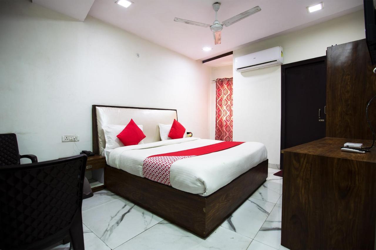 Oyo 44174 Hotel Mid Town Prime Harthala Kültér fotó