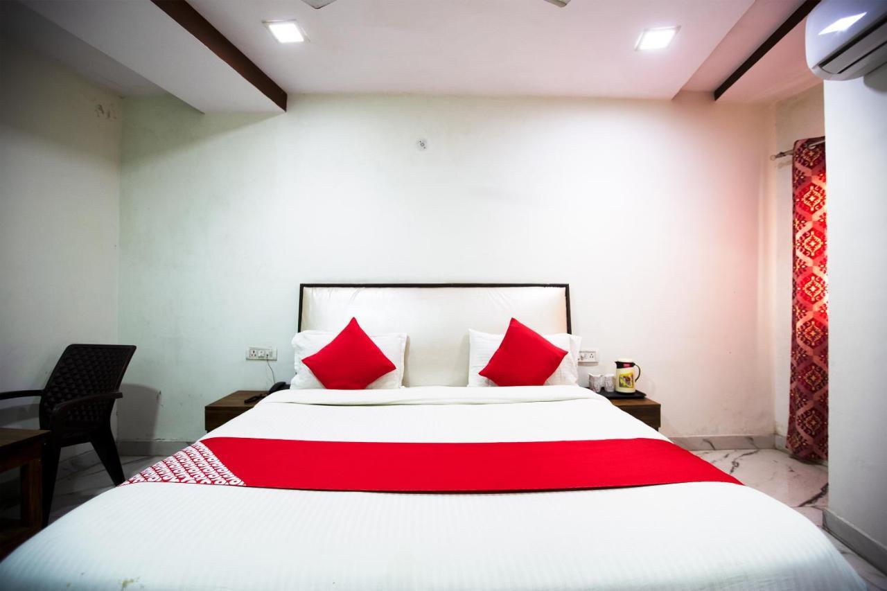 Oyo 44174 Hotel Mid Town Prime Harthala Kültér fotó