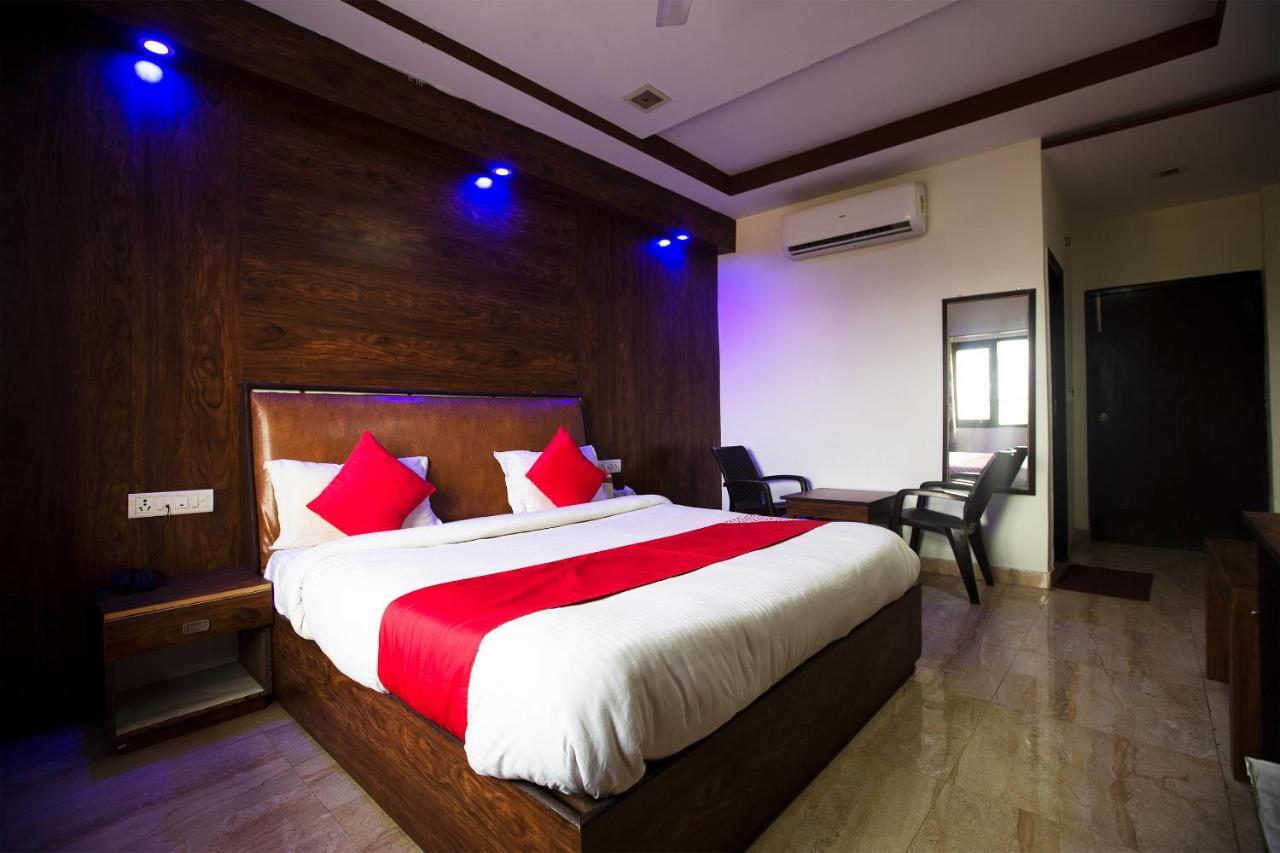 Oyo 44174 Hotel Mid Town Prime Harthala Kültér fotó