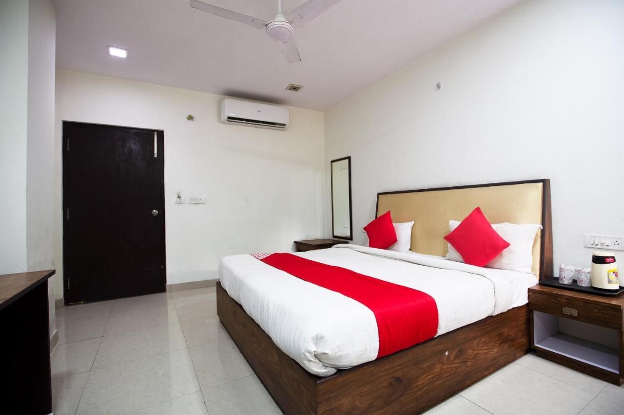 Oyo 44174 Hotel Mid Town Prime Harthala Kültér fotó