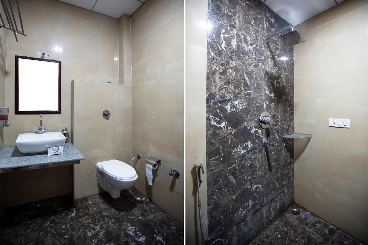 Oyo 44174 Hotel Mid Town Prime Harthala Kültér fotó