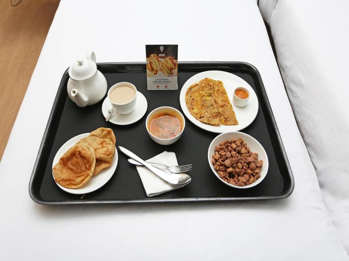 Oyo 44174 Hotel Mid Town Prime Harthala Kültér fotó